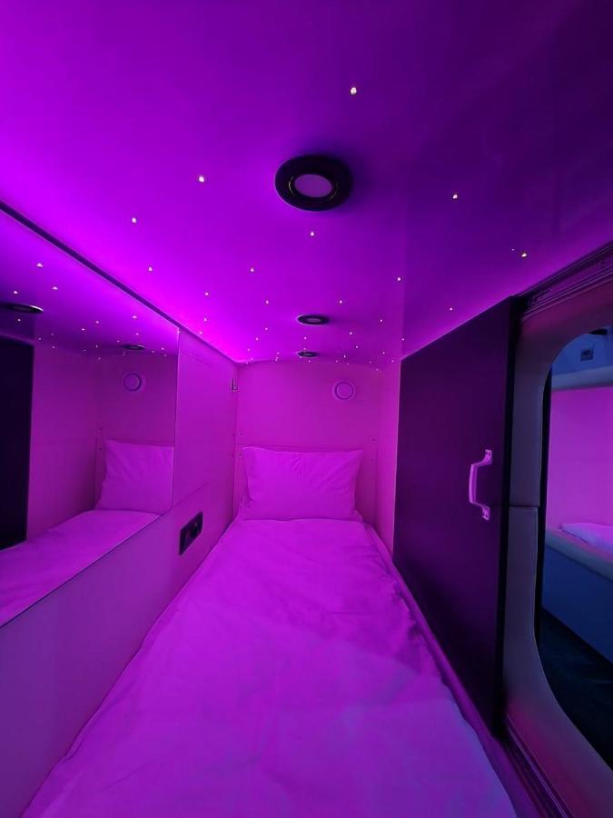 Capsule Hotel Constellation 91 إلفيف المظهر الخارجي الصورة