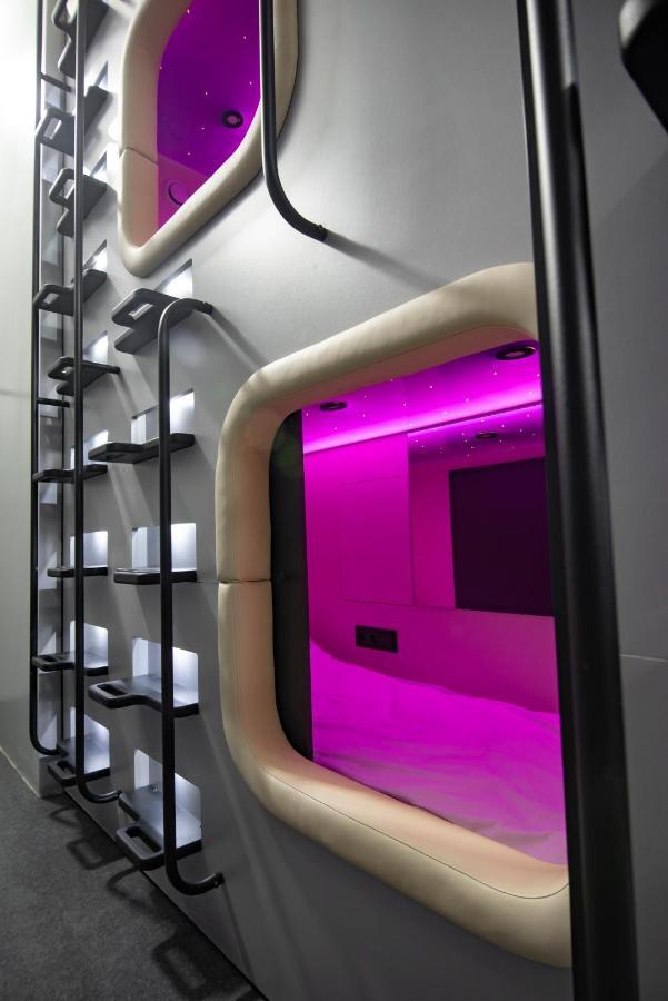 Capsule Hotel Constellation 91 إلفيف المظهر الخارجي الصورة