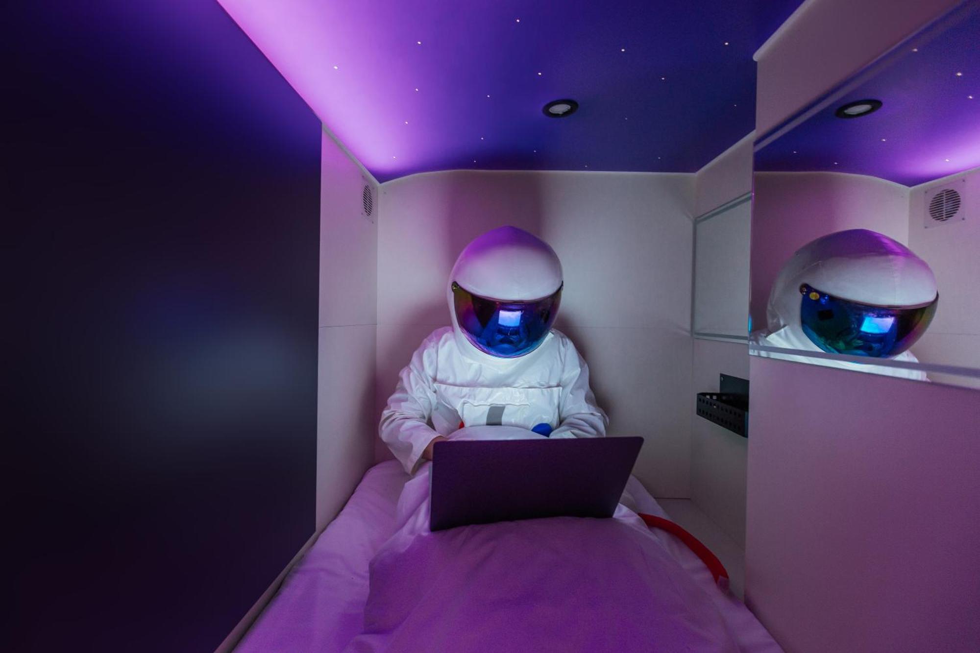 Capsule Hotel Constellation 91 إلفيف المظهر الخارجي الصورة